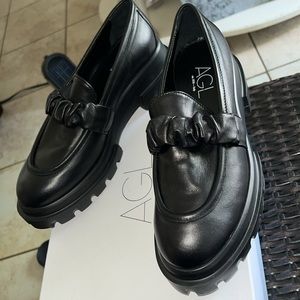 AGL platform loafer size 39.5 NWB🖤